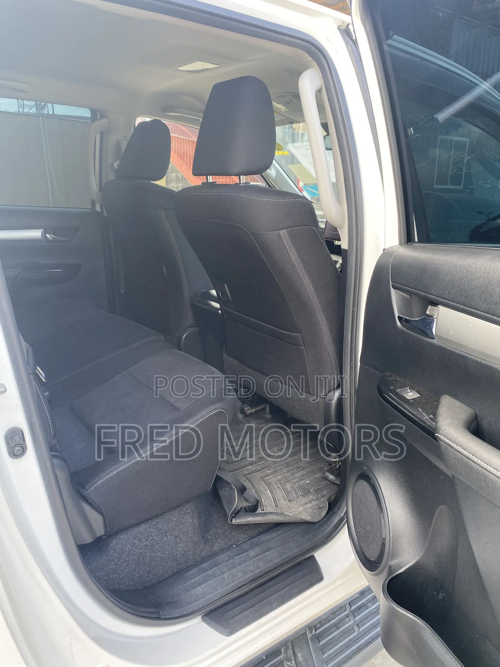 Toyota Hilux 2022 White