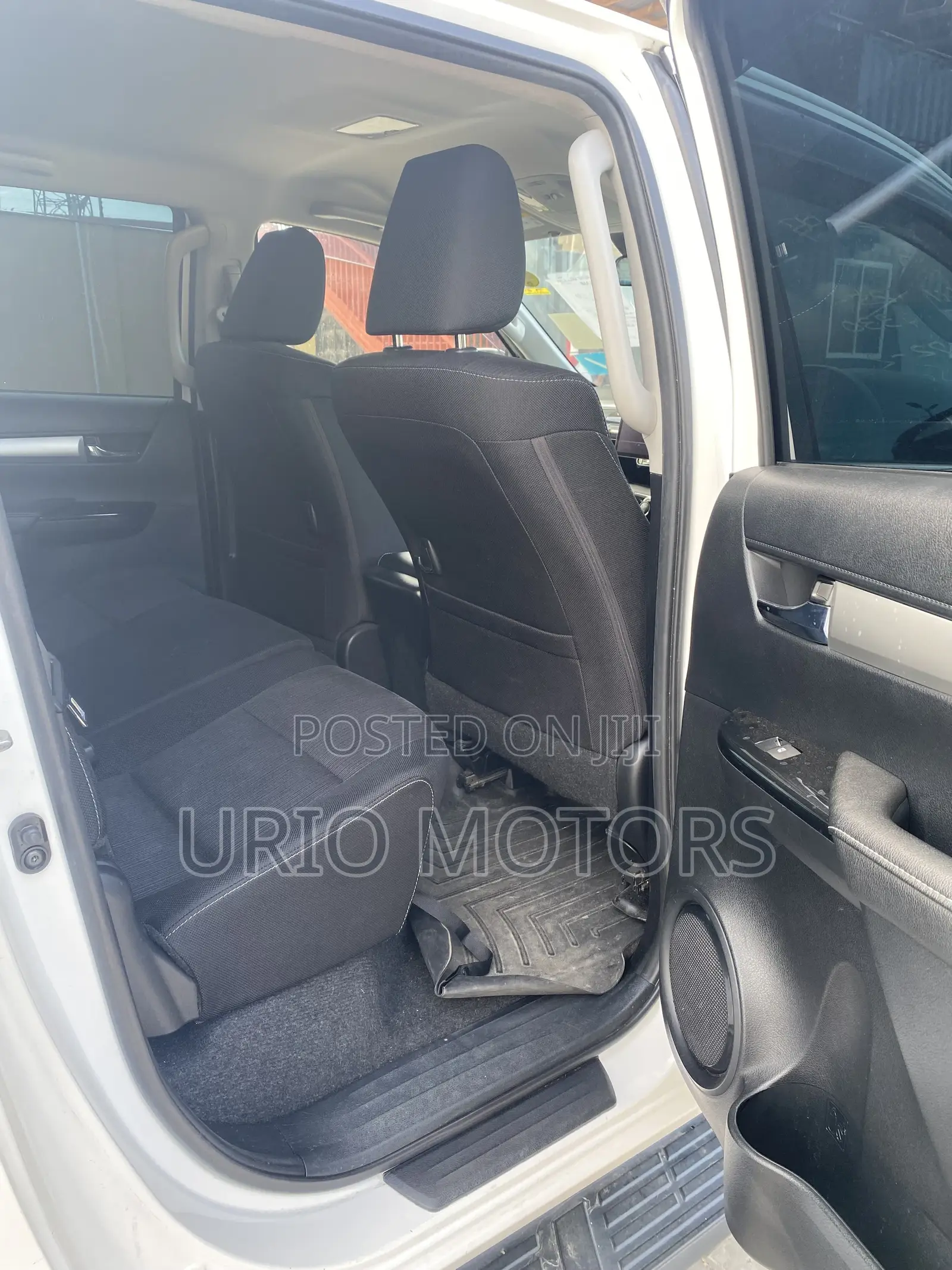 Toyota Hilux 2022 White