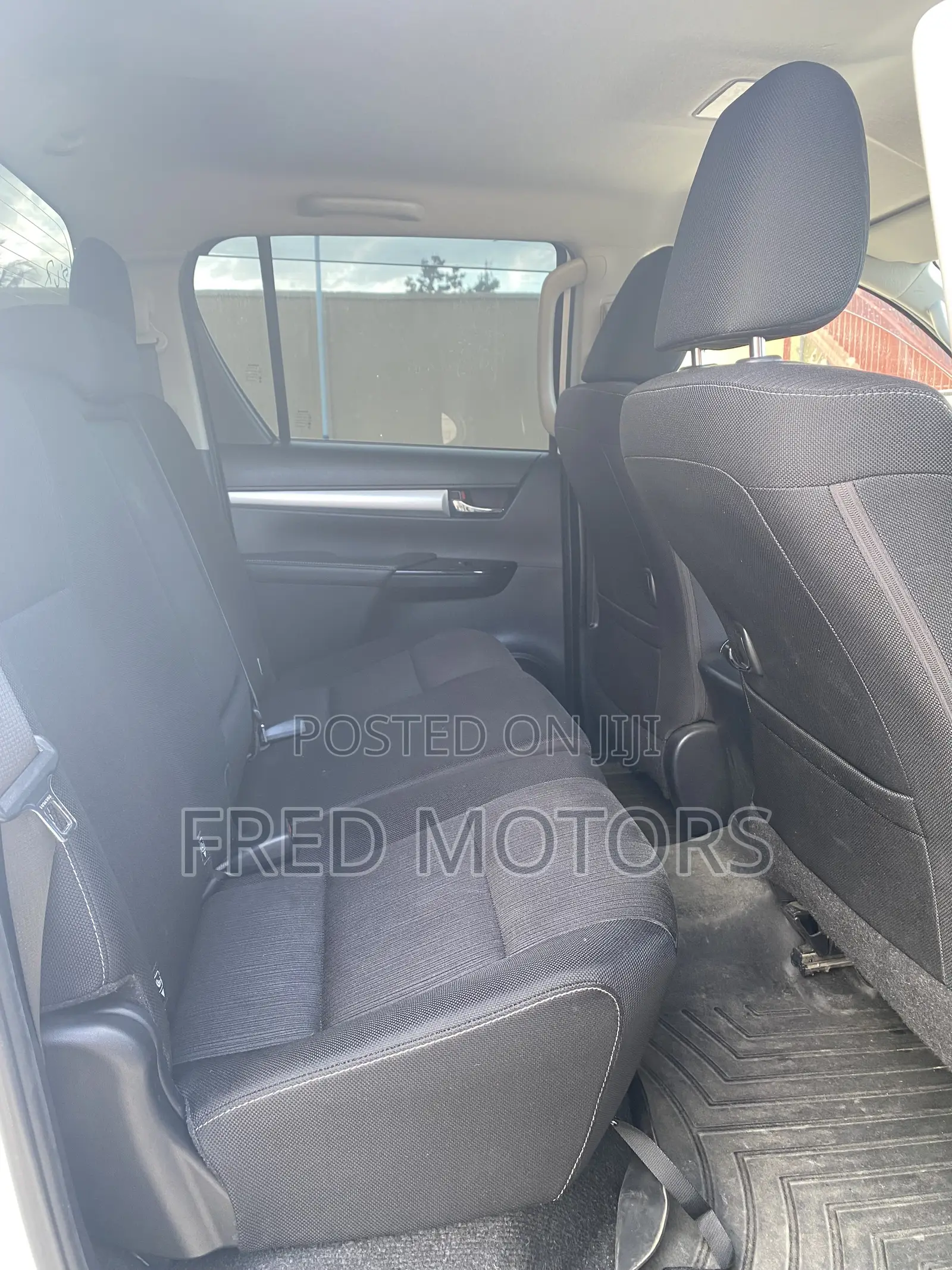 Toyota Hilux 2022 White
