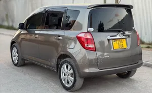 Toyota Ractis 2006 Gray