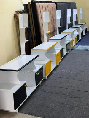 Modern Showcase Za Mkonga Imara Sana