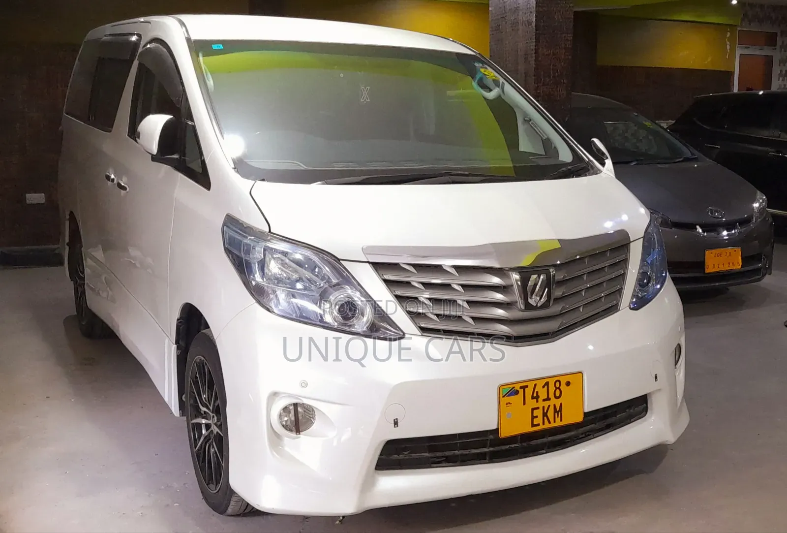Toyota Alphard 2.4 Petrol FWD 2008 White