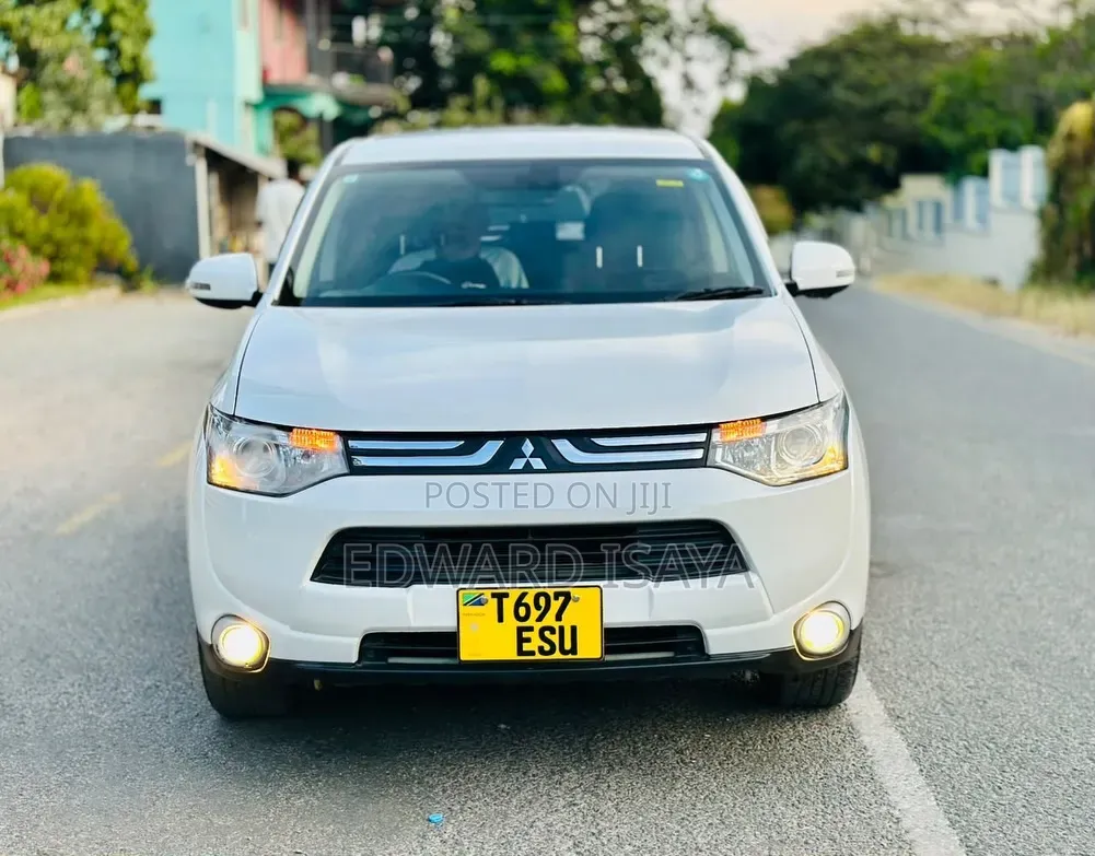 Mitsubishi Outlander 2012 White