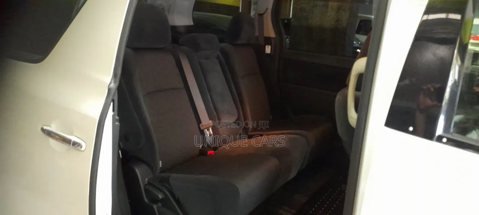 Toyota Alphard 2.4 Petrol FWD 2008 White