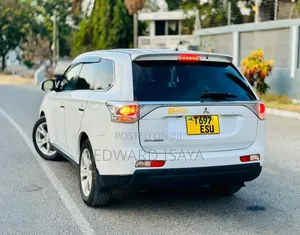 Mitsubishi Outlander 2012 White