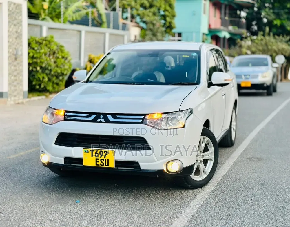 Mitsubishi Outlander 2012 White