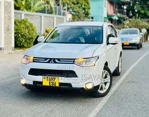 Mitsubishi Outlander 2012 White