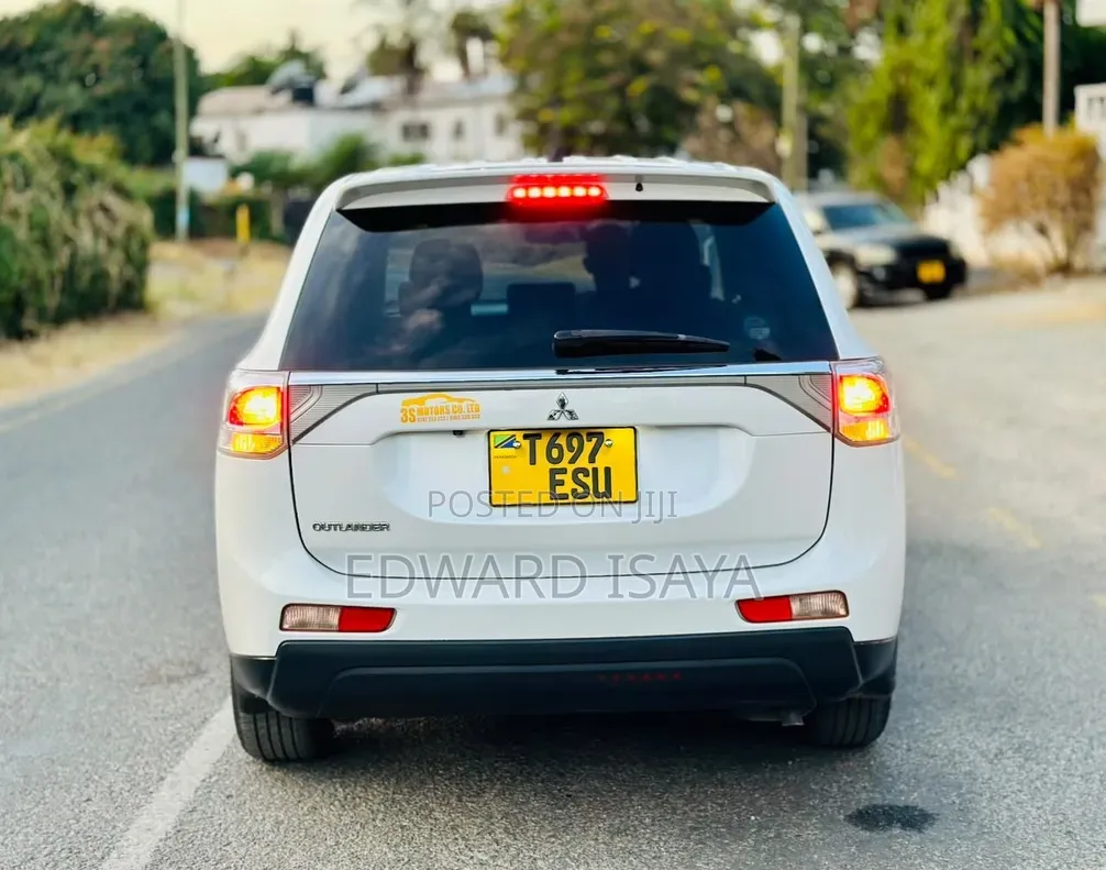 Mitsubishi Outlander 2012 White