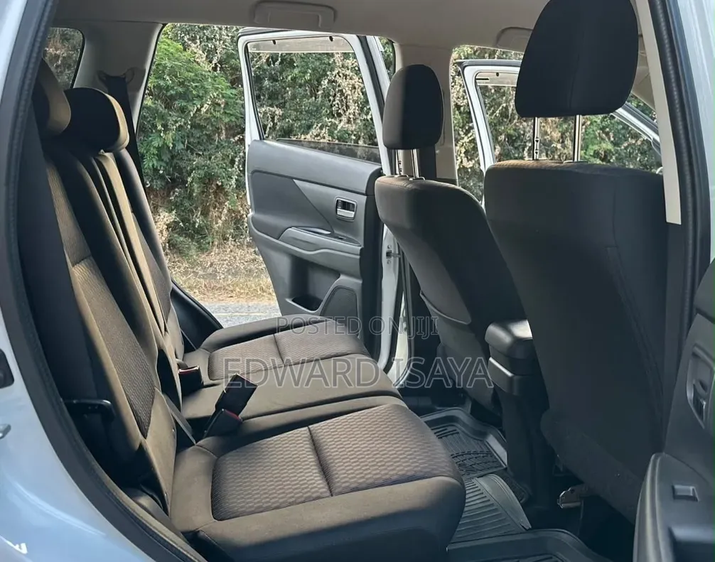 Mitsubishi Outlander 2012 White