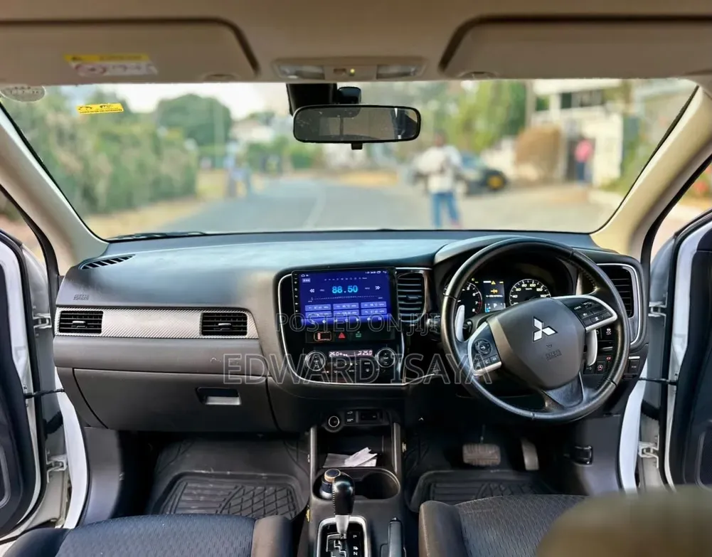 Mitsubishi Outlander 2012 White