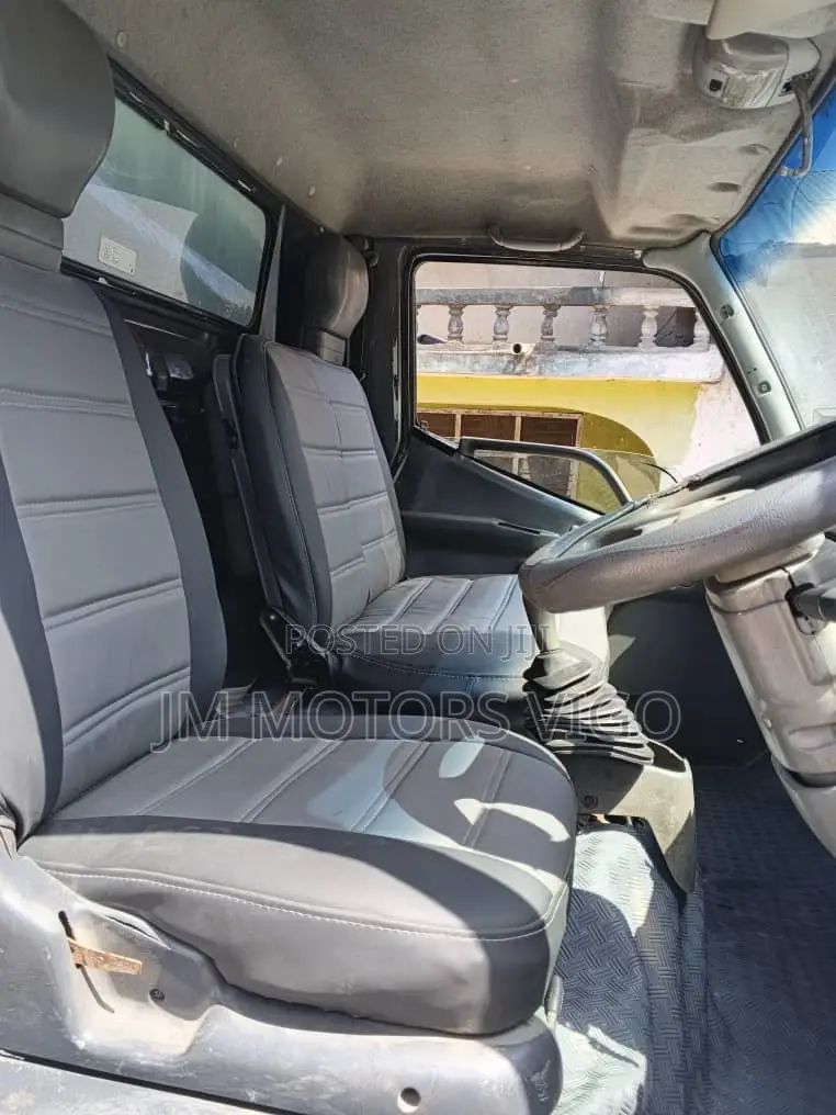 Mitsubishi Canter Tone 3