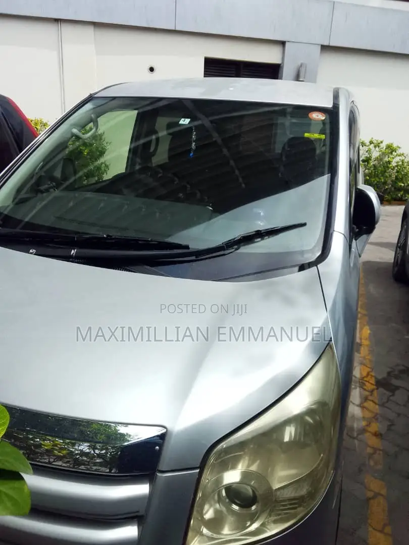 Toyota Noah 2009 Silver