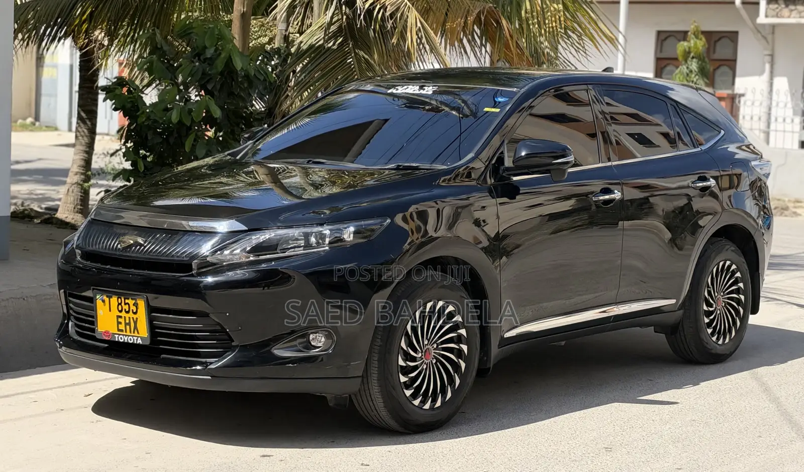 Toyota Harrier 2.0 2016 Black