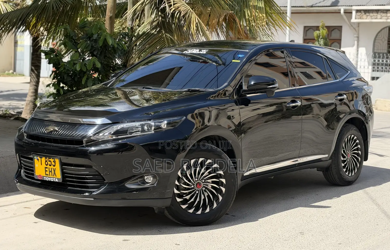 Toyota Harrier 2.0 2016 Black