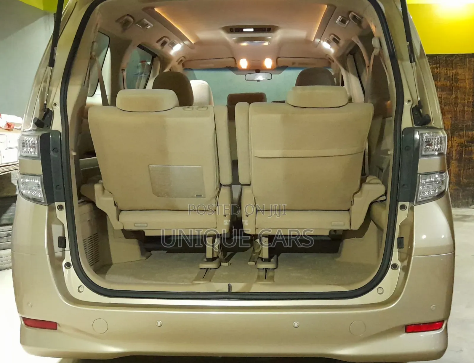 Toyota Vellfire V 2.4 FWD 8-Seater 2009 Gold