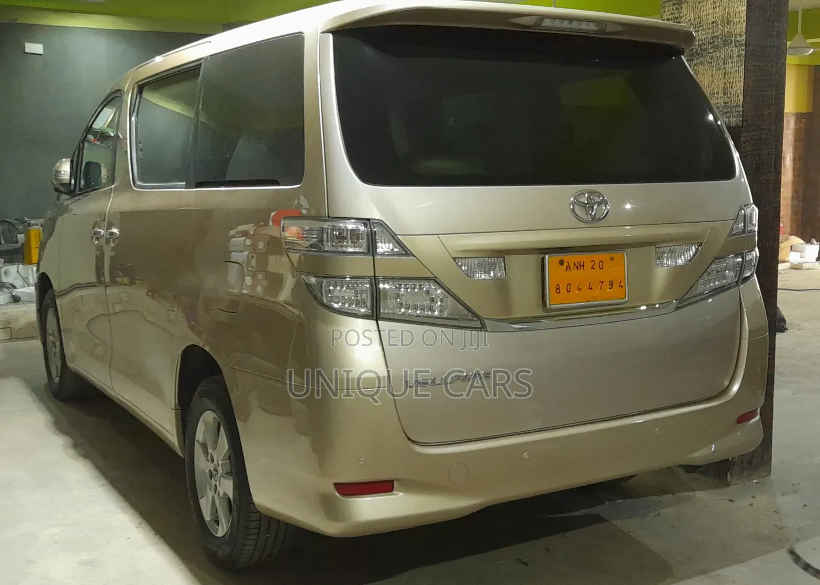 Toyota Vellfire V 2.4 FWD 8-Seater 2009 Gold