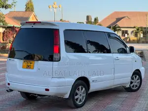 Toyota Noah 2001 White
