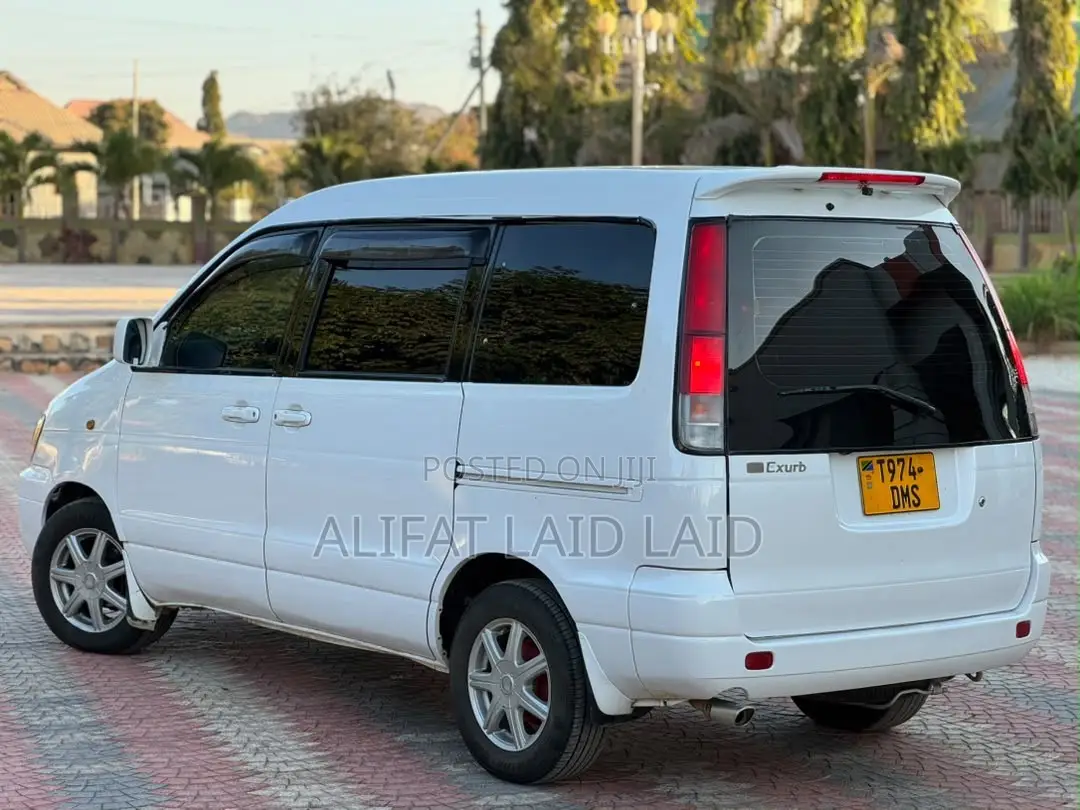 Toyota Noah 2001 White