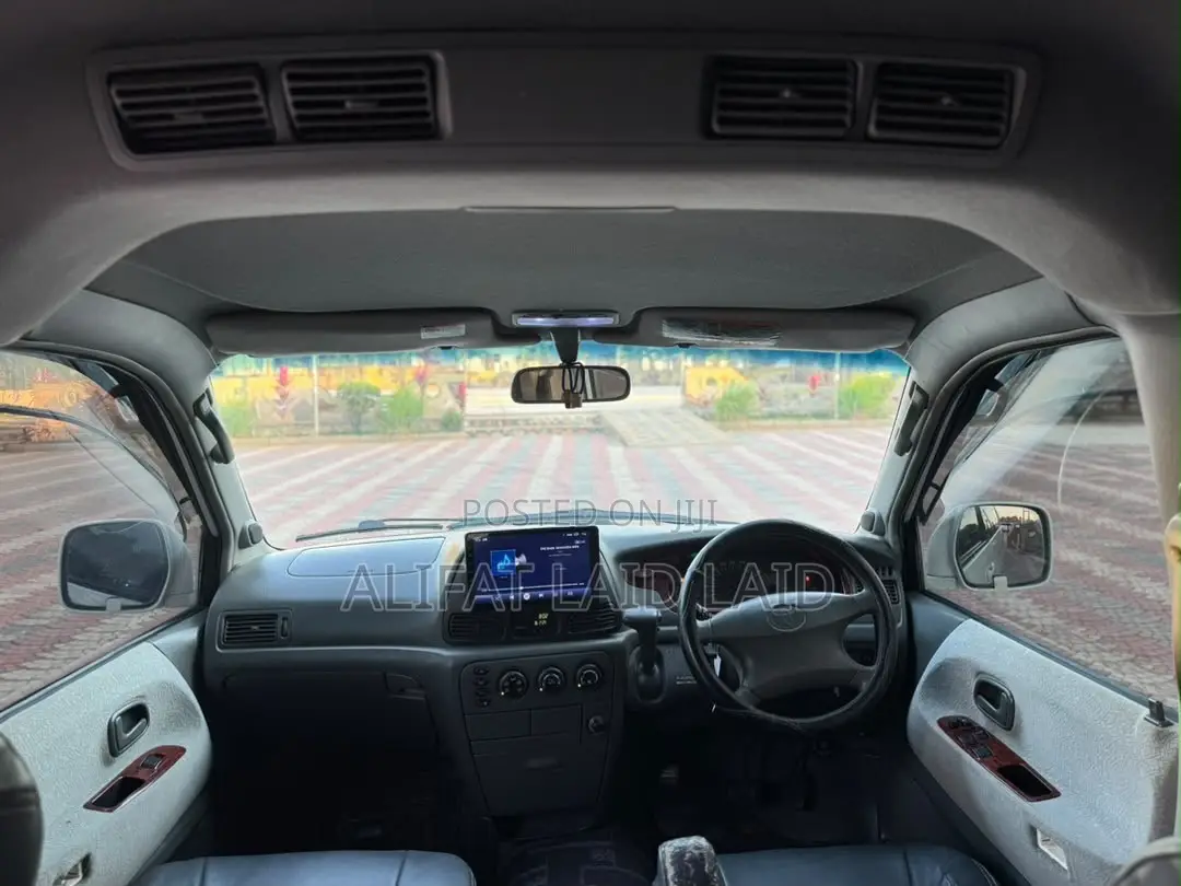 Toyota Noah 2001 White