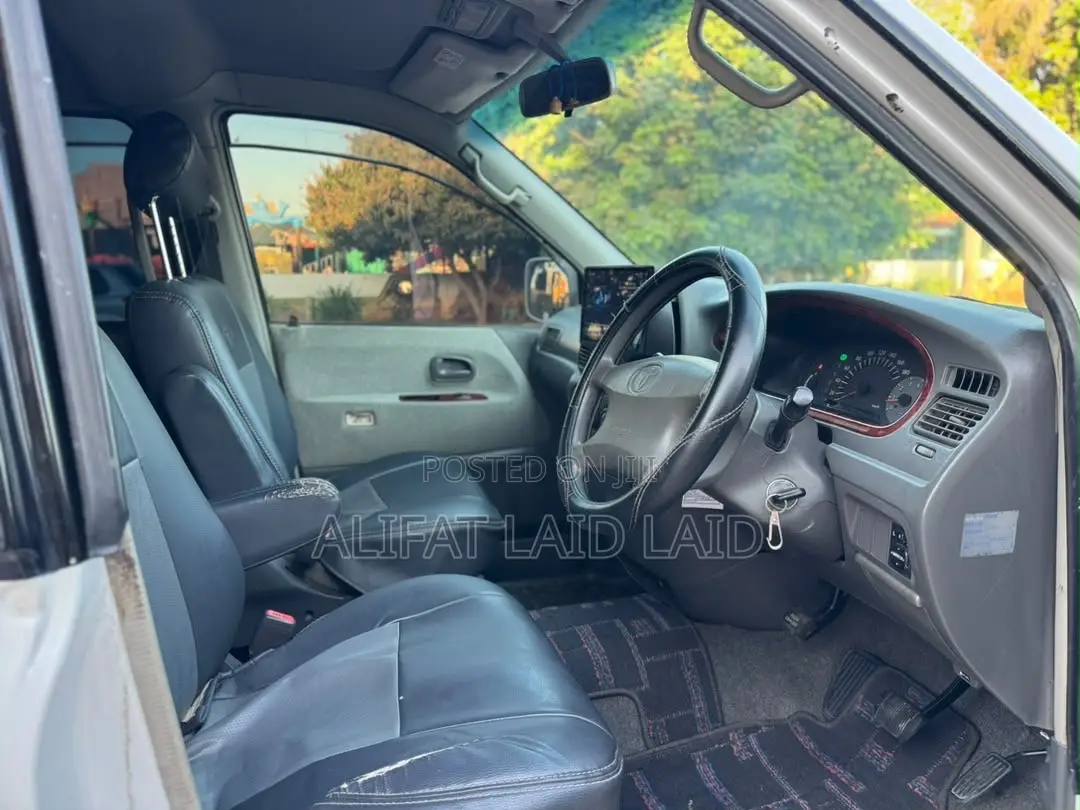 Toyota Noah 2001 White