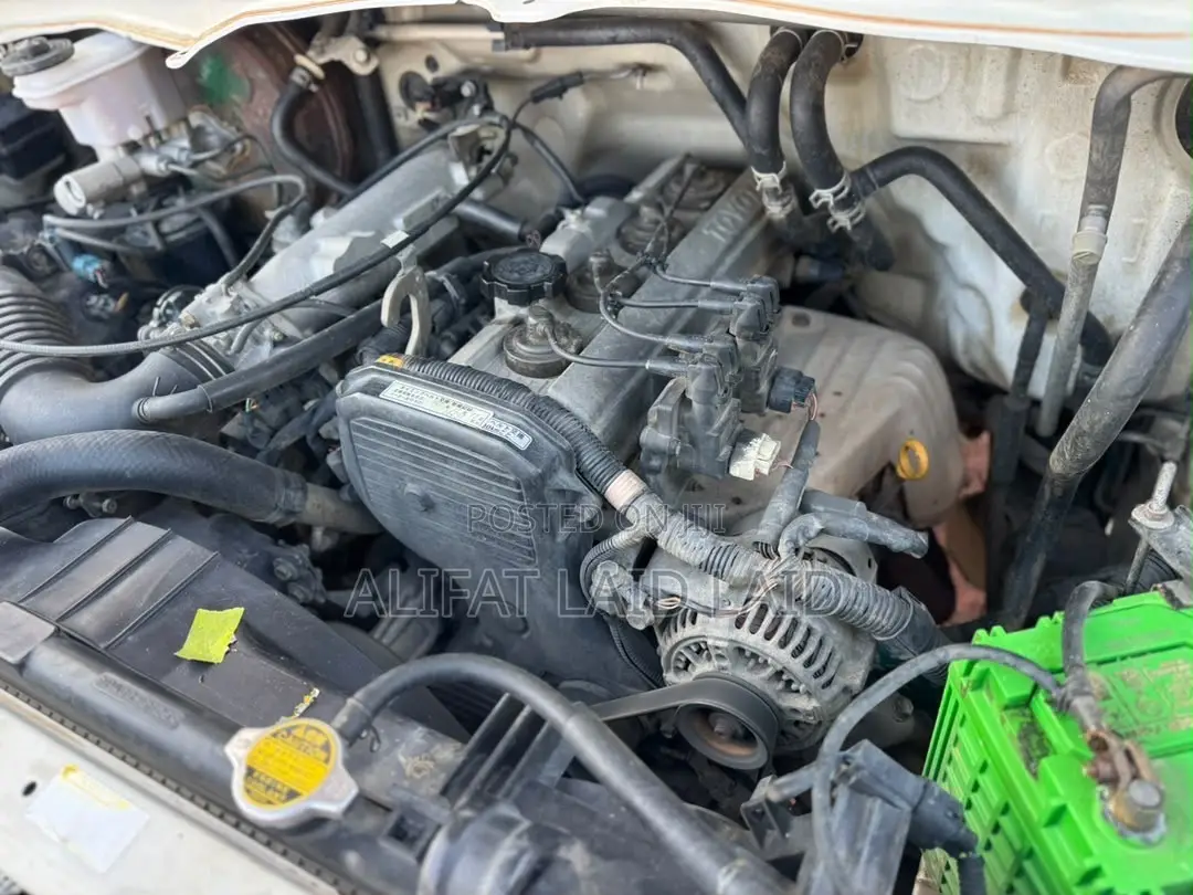 Toyota Noah 2001 White