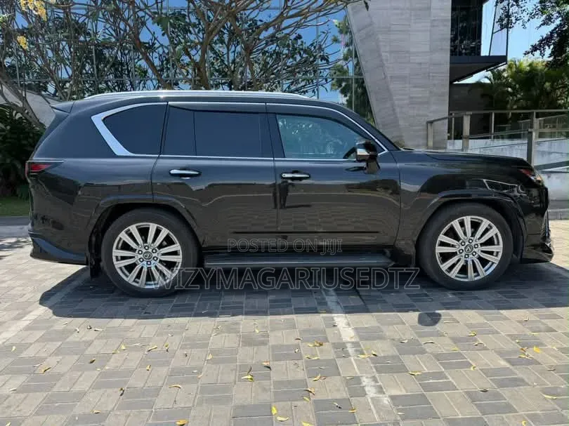Lexus LX 600 2025 Matt Black