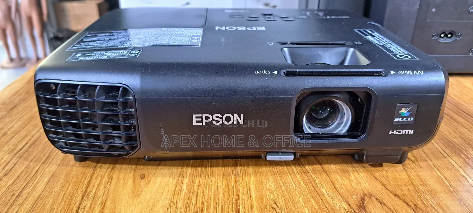 EB-X03 Epson Projector