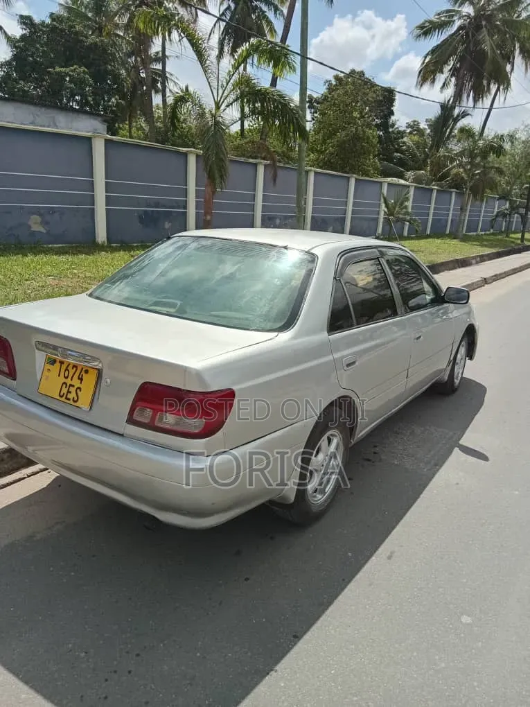 Toyota Carina 1.5 FWD Sedan 2001 Silver