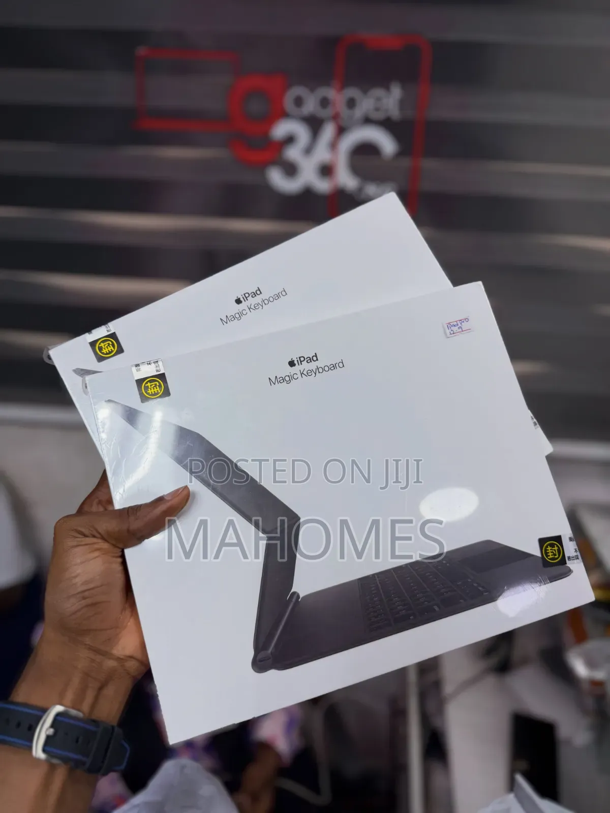 MAGIC KEYBOARD iPad Pro 12.9 (6th Gen)