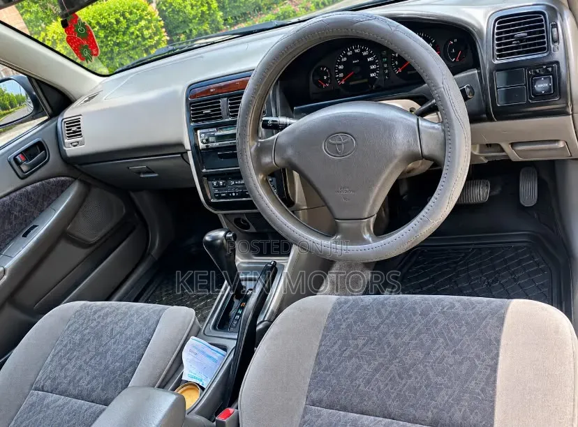 Toyota Carina 2000 White