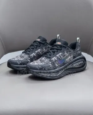 Sports Nike Vomero Plus Shoes