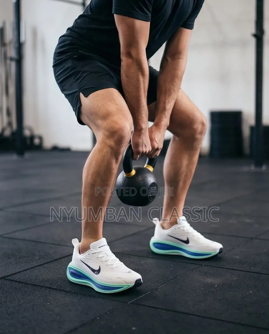 Sports Nike Vomero Plus Shoes