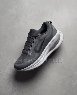 Sports Nike Sneakers Vomero 18