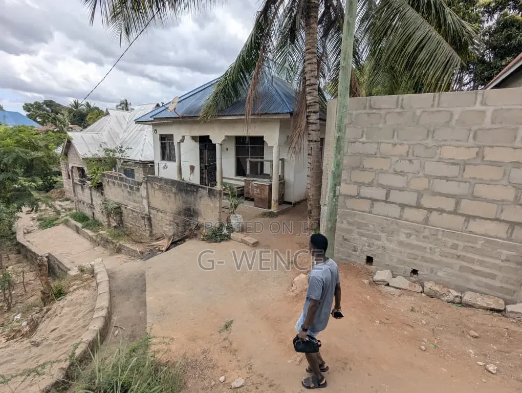 3bdrm House in Ulongoni A, Kinyerezi for sale