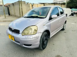 Toyota Vitz 2003 Silver