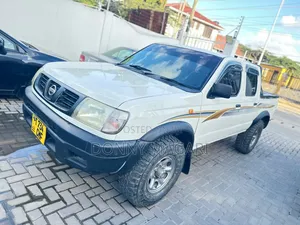 Nissan Hardbody 2015 White