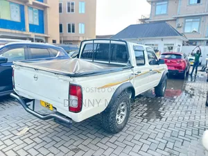 Nissan Hardbody 2015 White
