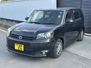 Toyota Corolla Rumion Hatchback 1.5 FWD 2011 Black