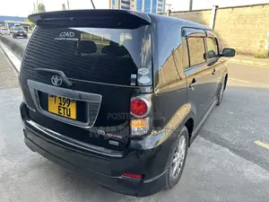 Toyota Corolla Rumion Hatchback 1.5 FWD 2011 Black
