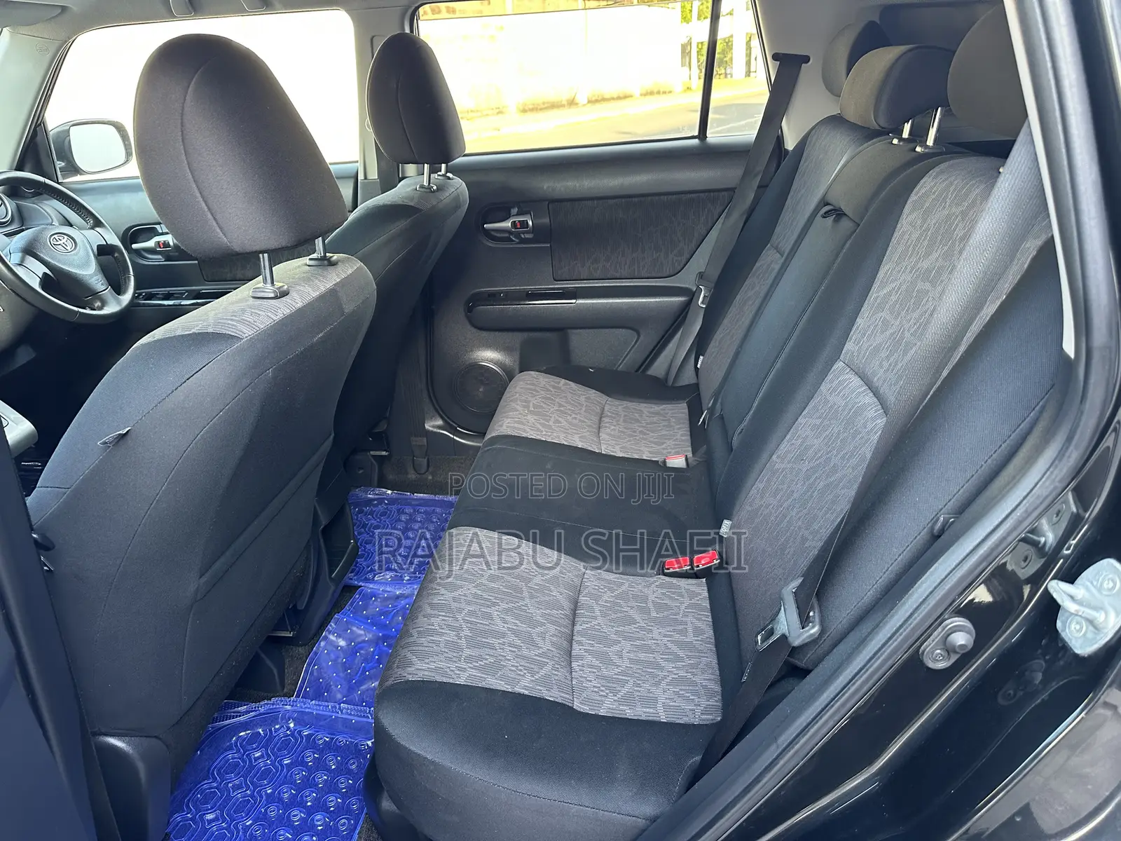 Toyota Corolla Rumion Hatchback 1.5 FWD 2011 Black