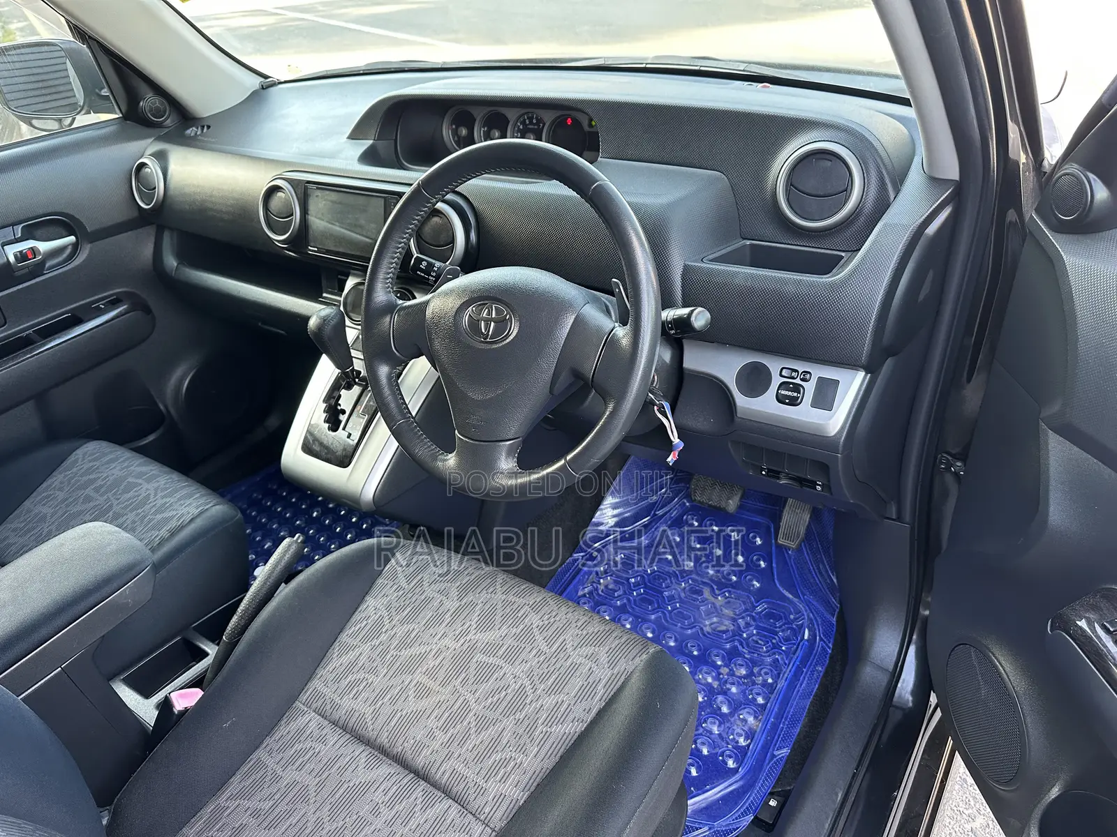 Toyota Corolla Rumion Hatchback 1.5 FWD 2011 Black