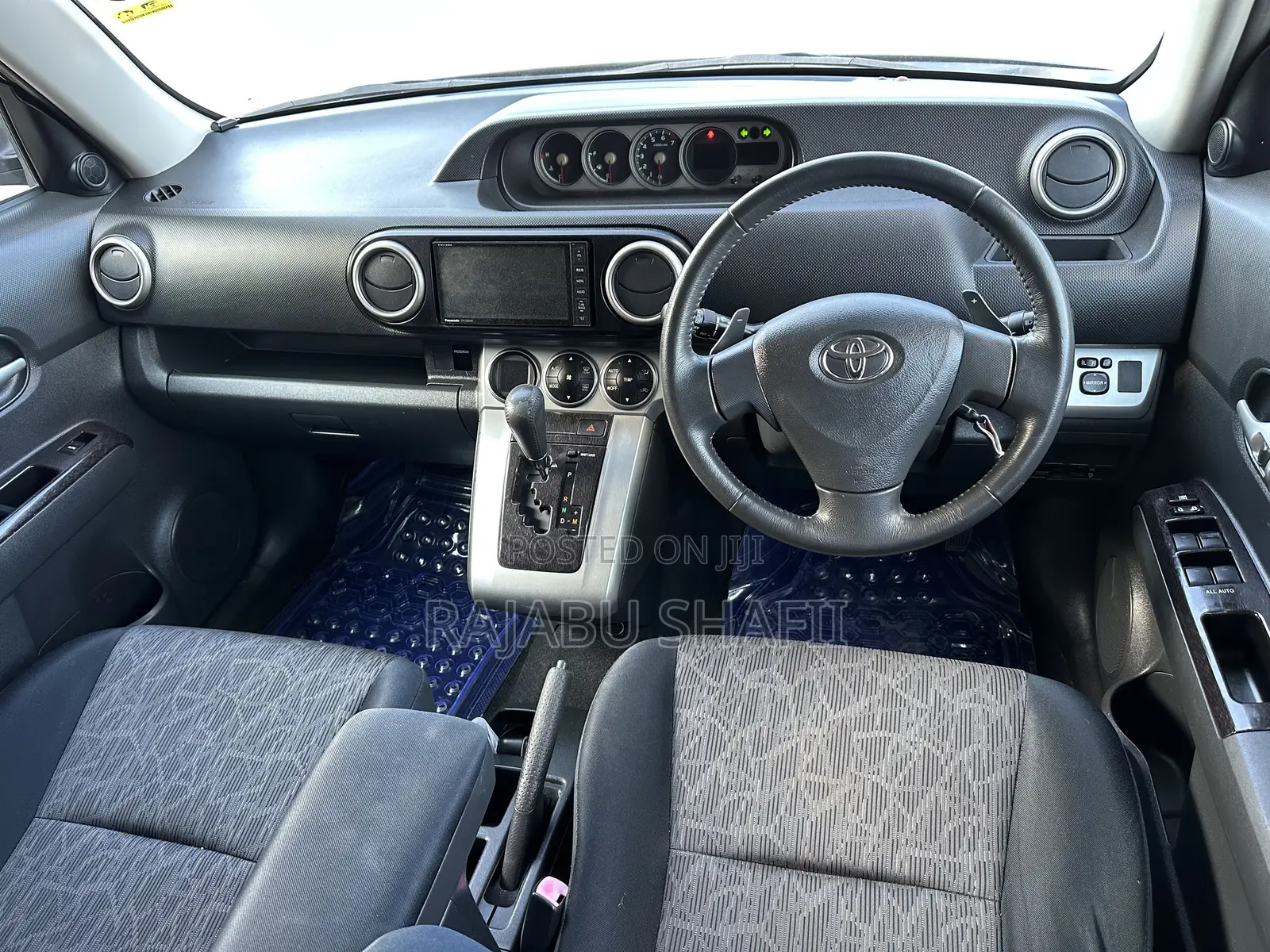 Toyota Corolla Rumion Hatchback 1.5 FWD 2011 Black