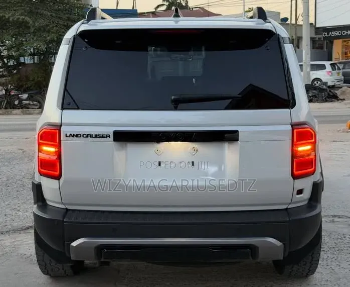 Toyota Land Cruiser Prado 2.8 2024 White
