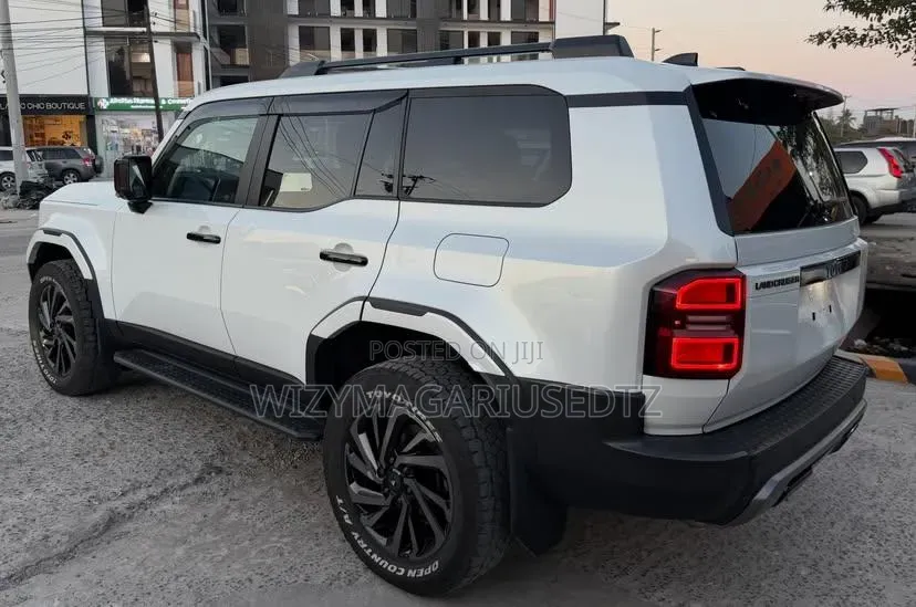 Toyota Land Cruiser Prado 2.8 2024 White