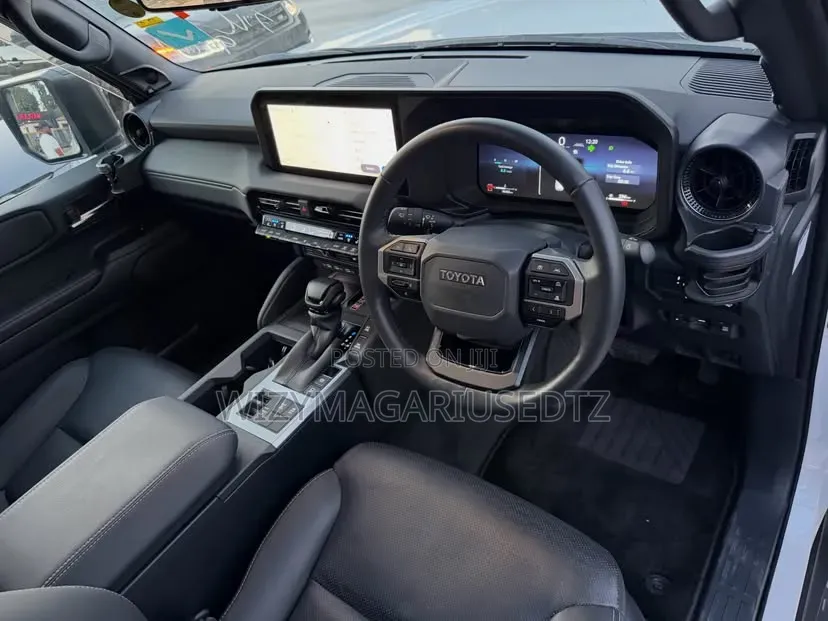 Toyota Land Cruiser Prado 2.8 2024 White