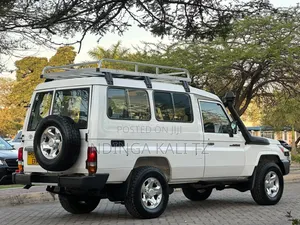 Toyota Land Cruiser 2010 White