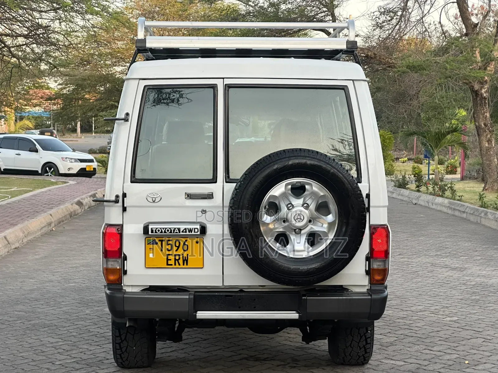 Toyota Land Cruiser 2010 White