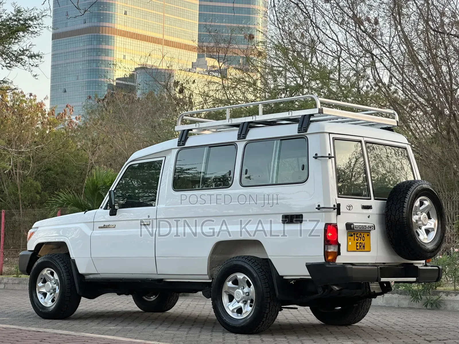 Toyota Land Cruiser 2010 White