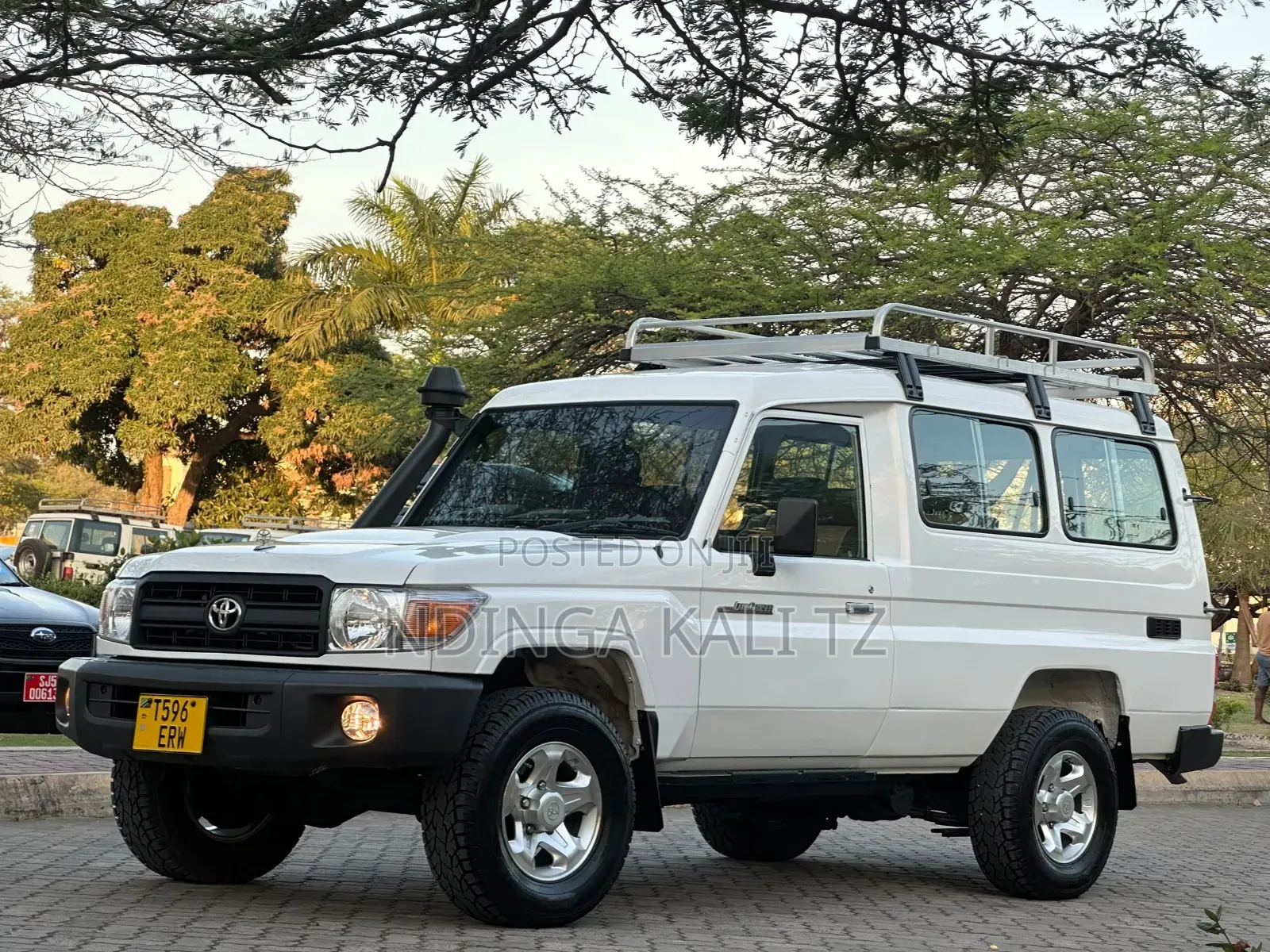 Toyota Land Cruiser 2010 White