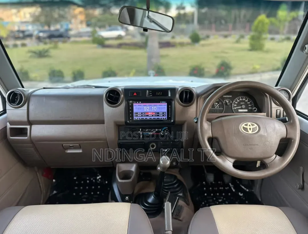 Toyota Land Cruiser 2010 White